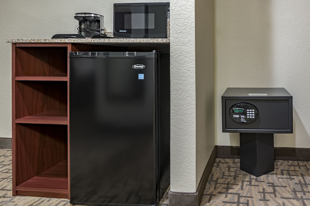 Cobblestone Inn & Suites Lamoni - photo 21