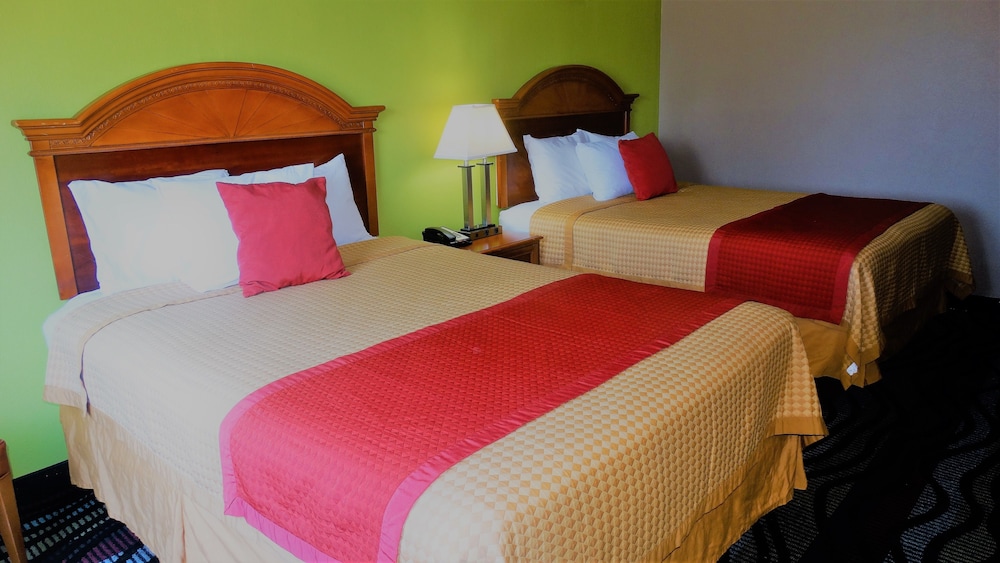 Oak Tree Inn & Suites - photo 19