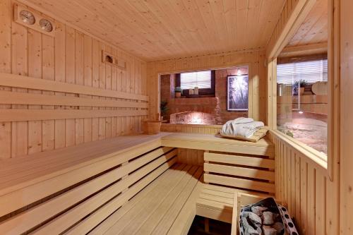 Sauna Retreat w Zaułku Św Bartłomieja by Downtown Apartments — 4-Star Luxury Hotel in Gdansk, Poland