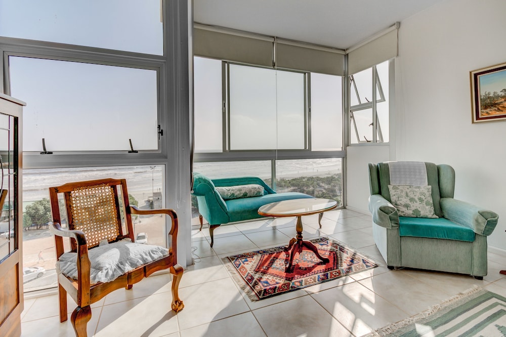 604 St Tropez — 4-Star Luxury Hotel in Cape Town, South Africa
