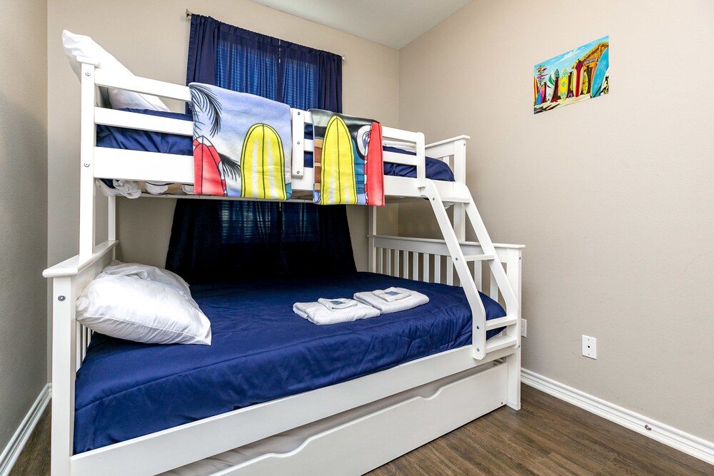 Brand New at Padre Beach View Resort by RedAwning - photo 3
