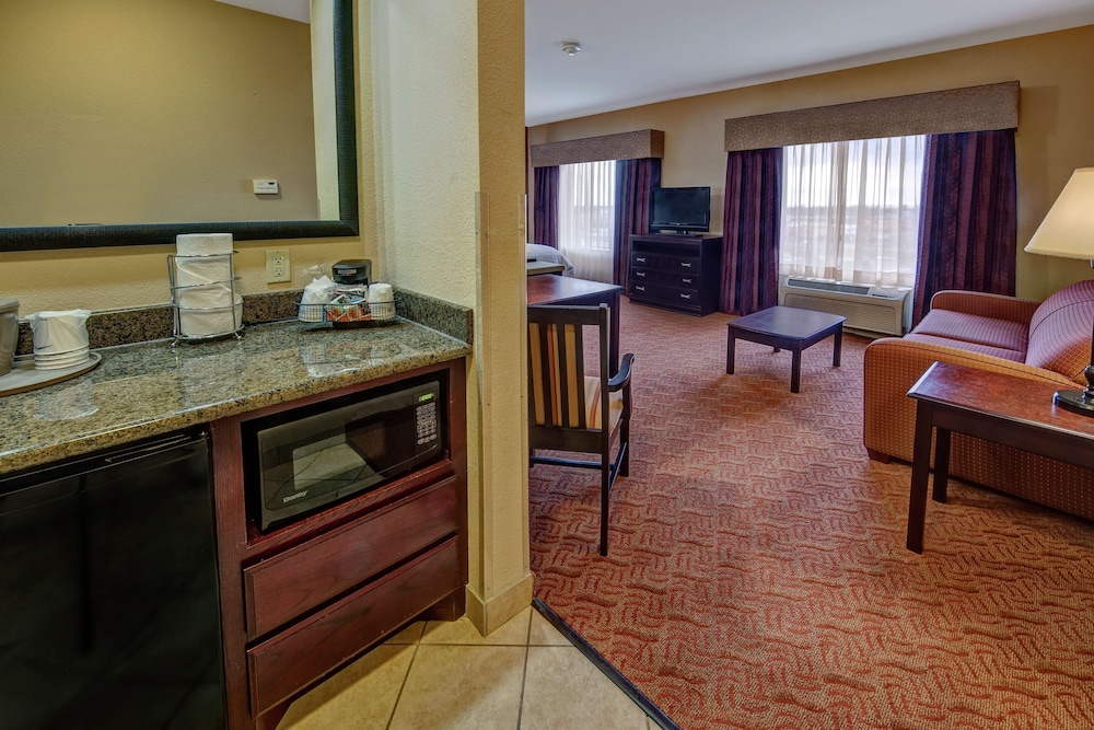 Hampton Inn Corsicana - photo 14