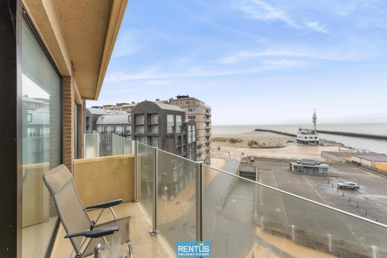Optimist apartment with sea view and garage — 4-Star Luxury Hotel in Nieuwpoort, Belgium