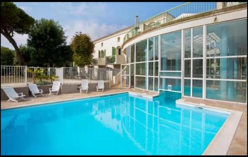 Studio Chateliers piscine chauffée spa et jardin à St Martin de Ré — hotel in Saint-Martin-De-Re