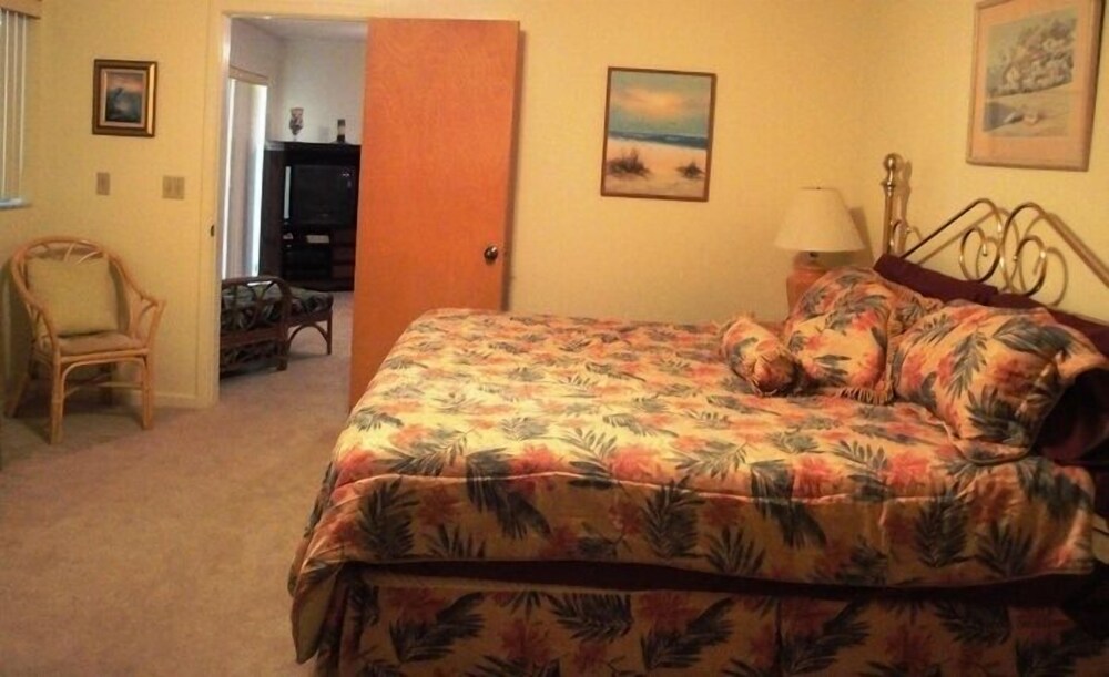 Hibiscus Oceanfront Resort - photo 8