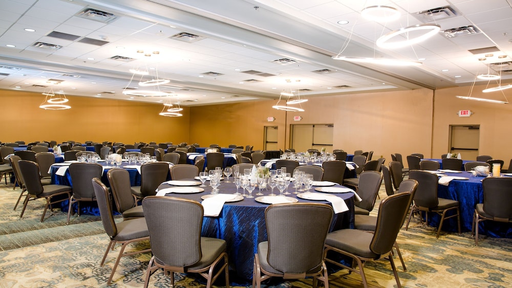 Holiday Inn & Suites Phoenix Airport North by IHG - photo 53
