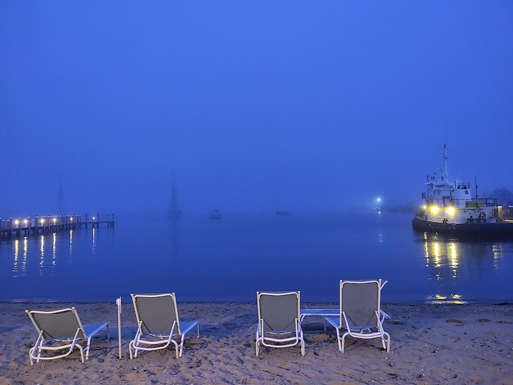 Vineyard Harbor Motel Private Beach - photo 371