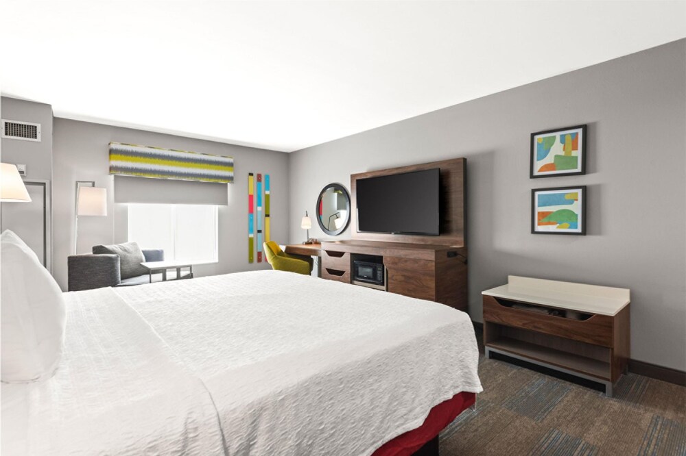 Hampton Inn Columbus North - photo 20