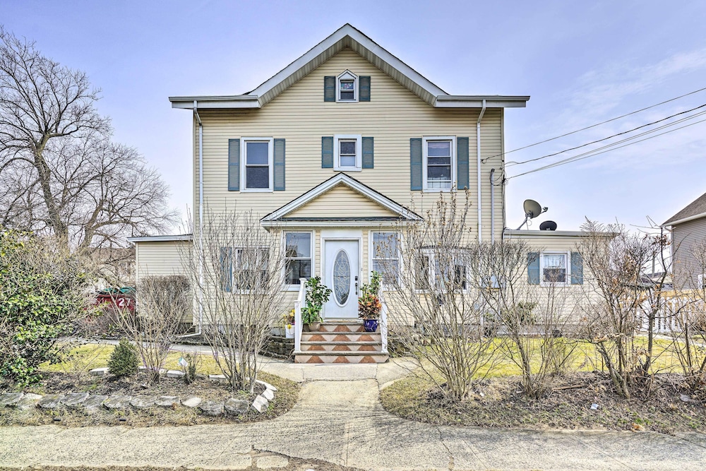 Long Branch Apartment 1 Mi to Beach Pier Village — 4-Star Luxury Hotel in Long Branch, United States
