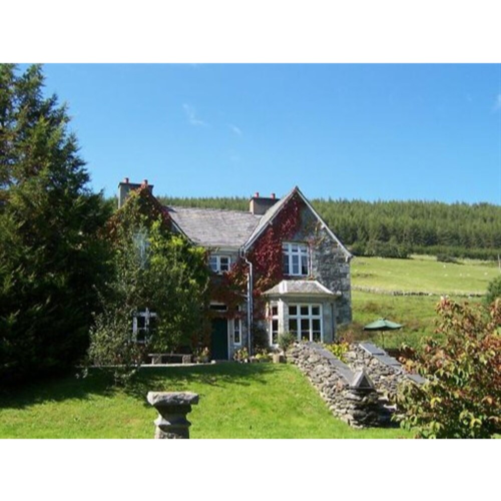 Penmachno Hall self catering suite — 5-Star Luxury Hotel in Betws-Y-Coed, United Kingdom