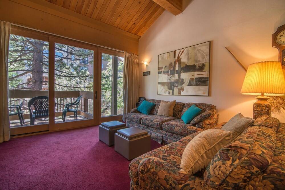 Modern Hotel Style Studio Timber Creek Lodge #210 by RedAwning - photo 12