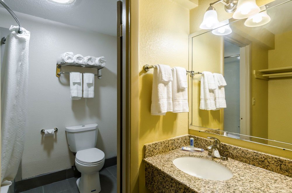 Rodeway Inn South Of Boston - photo 13