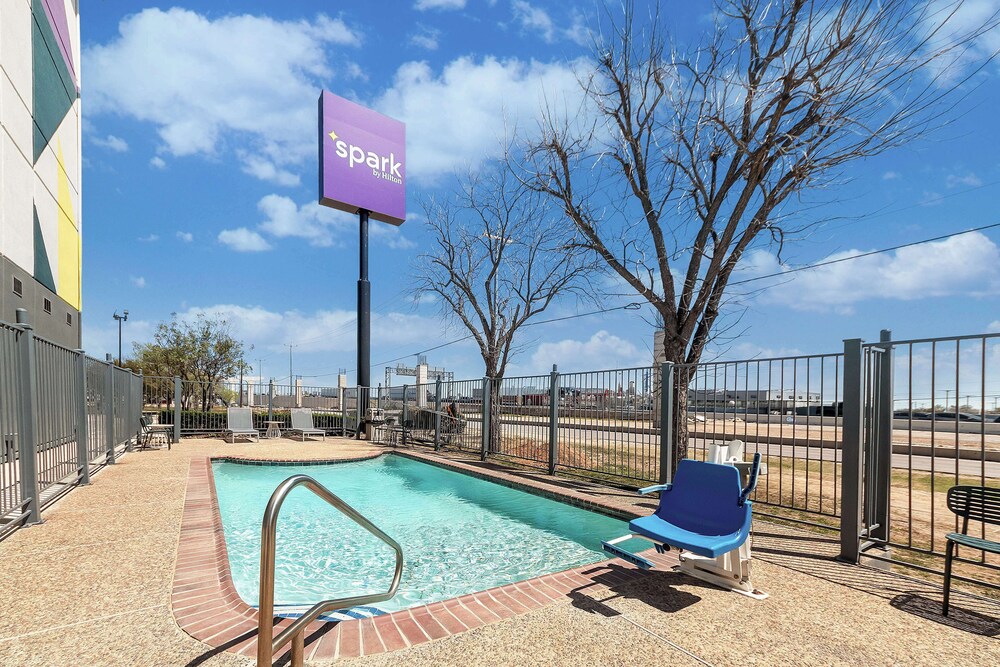 Spark by Hilton Selma - photo 19