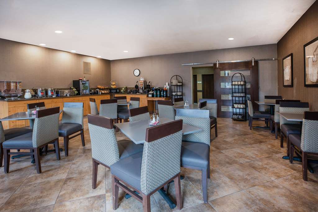 La Quinta Inn & Suites by Wyndham Eugene - photo 25