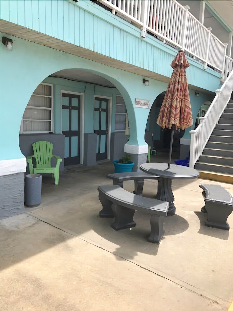 Beach Front Motel - photo 28