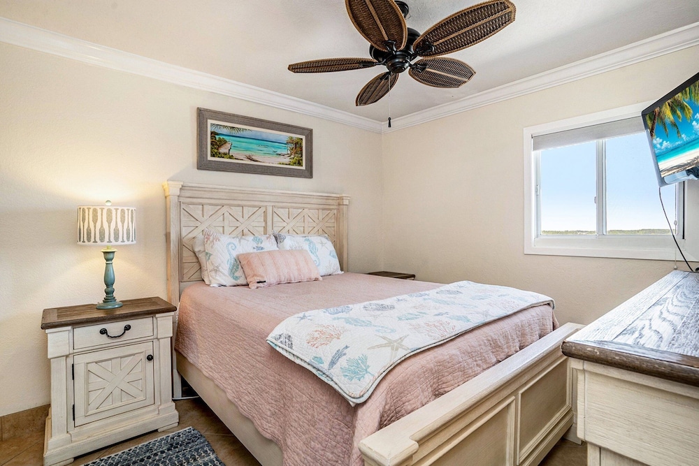 1004 Waters Edge Resort 1 Bedroom Condo by RedAwning - photo 2