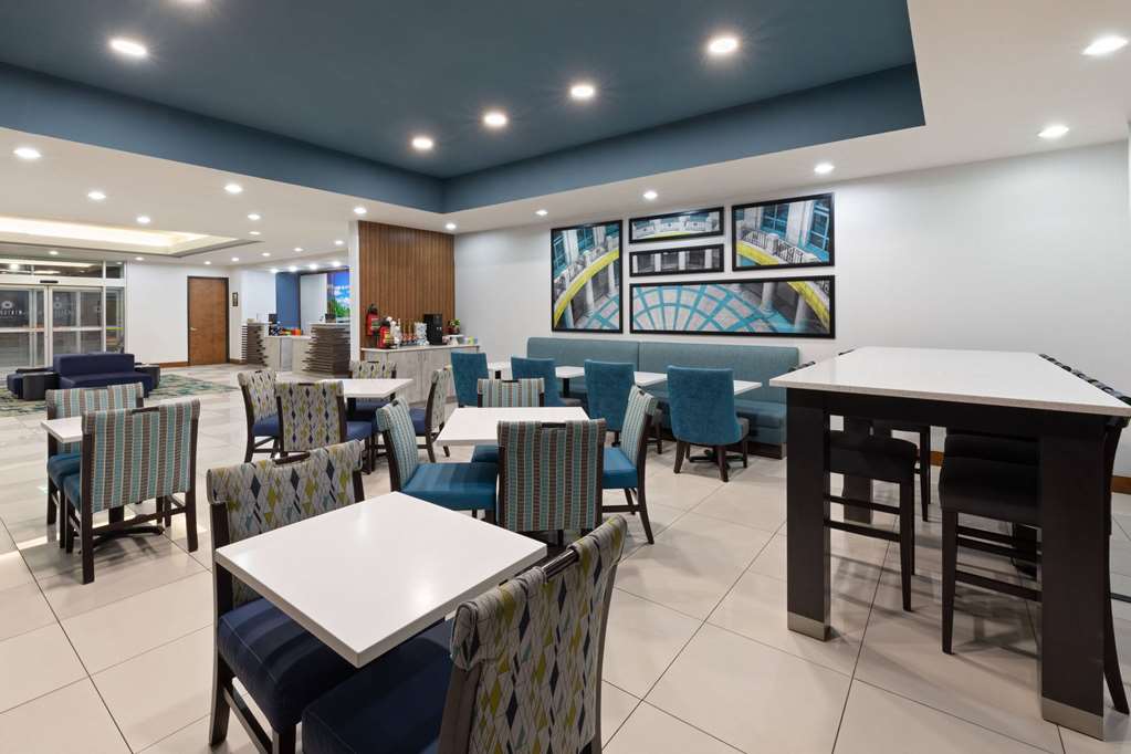 La Quinta Inn & Suites by Wyndham Austin NW Lakeline Mall - photo 27