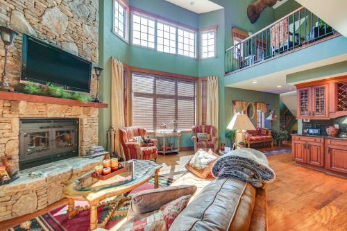 Seven Springs Resort Home Theater Room and Grill — hotel in Painesville