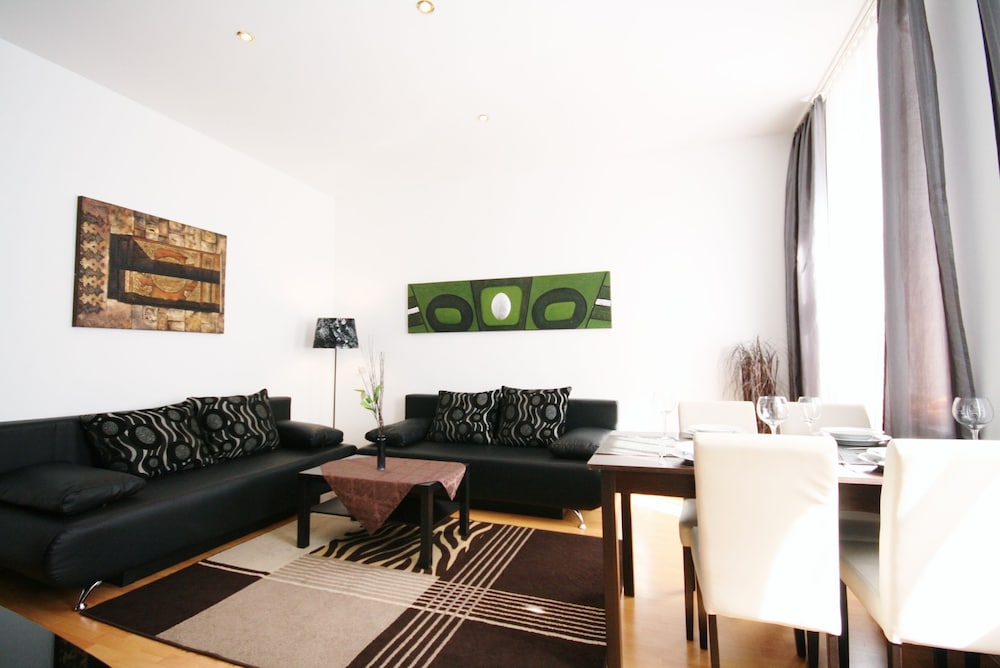 Royal Forest - carbon neutral hotel in Chemal