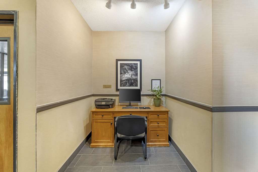 Comfort Suites Near Vancouver Mall - photo 38