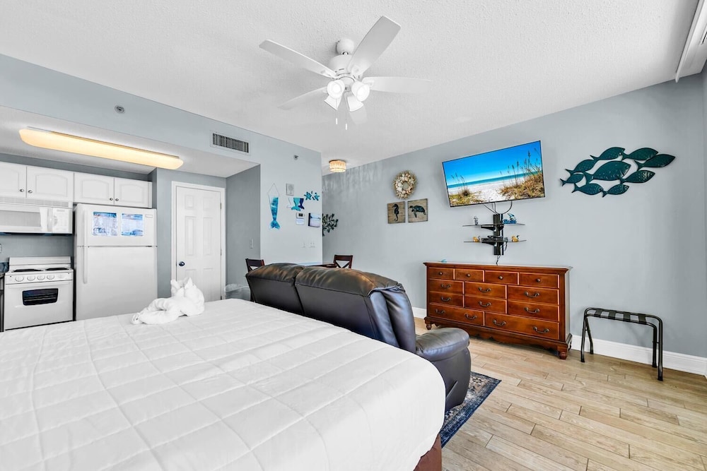 Majestic Beach Towers 1 1412 - photo 13