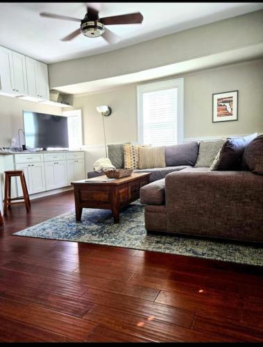 Charming cozy one bedroom apartment — 4-Star Luxury Hotel in Lakeland, United States