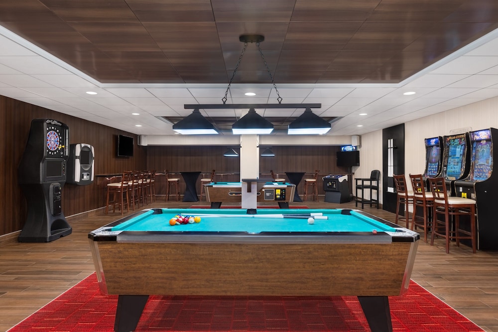 Holiday Inn Des Moines Airport Conf Center by IHG - photo 54