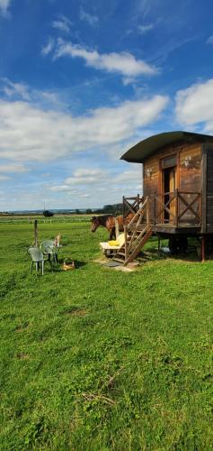 Roulotte de la Ferme Les Chenevieres - carbon neutral hotel in Unknown City