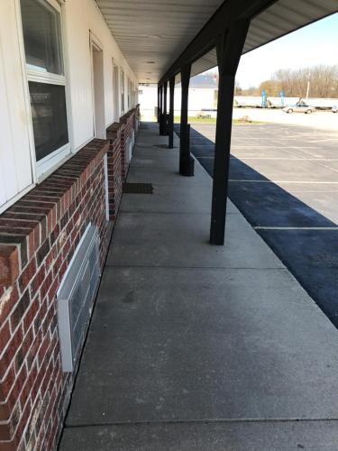 Quik Stop and Motel - photo 12