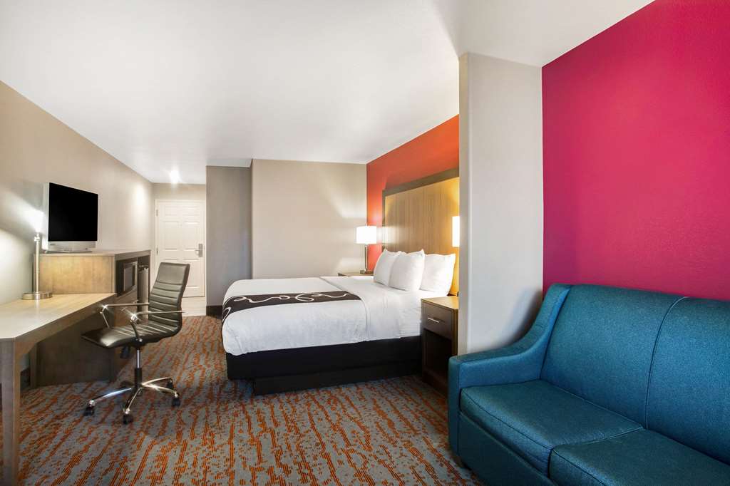 La Quinta Inn & Suites by Wyndham Fort Smith - photo 25
