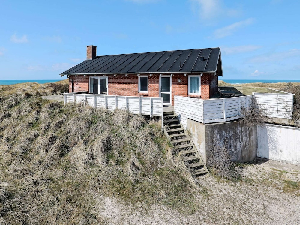 Panoramic Seaside Retreat By Traum Ferienwohnungen — 4-Star Luxury Hotel in Lokken, Denmark