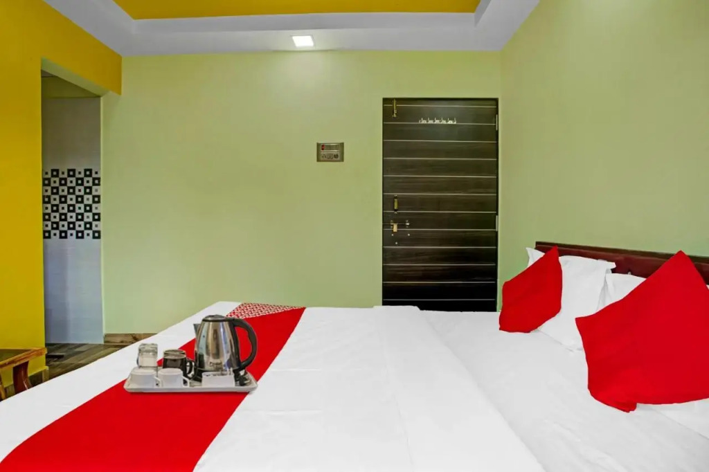 OYO 700169 Om Sai Ram Residency
