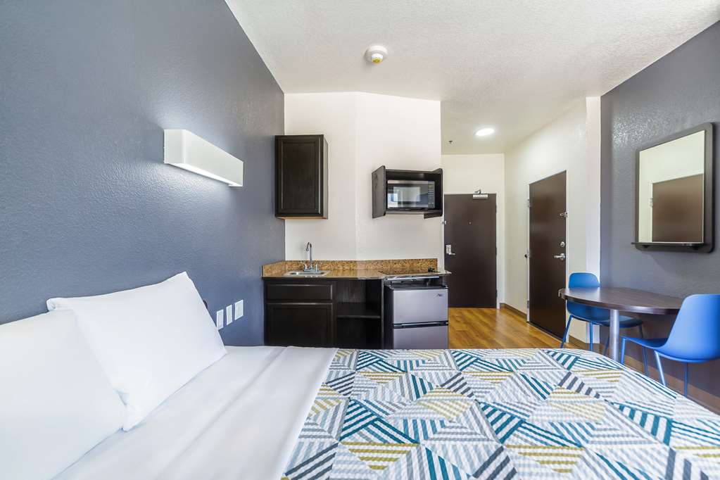 Motel 6 Laredo TX Airport - photo 11