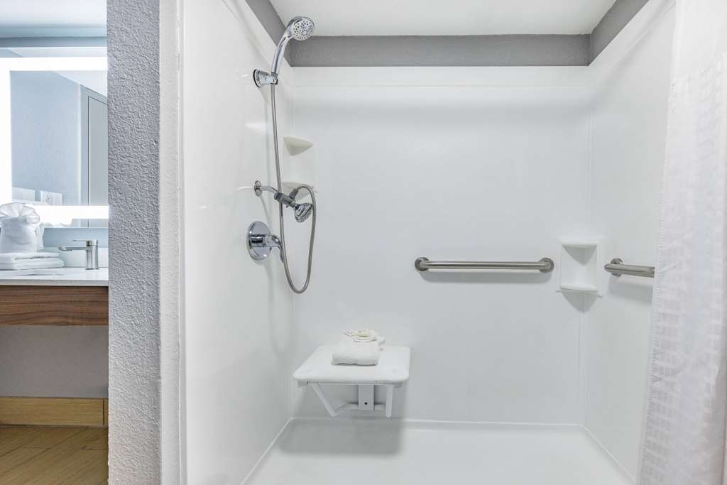 Hawthorn Extended Stay by Wyndham Wichita Airport - photo 13