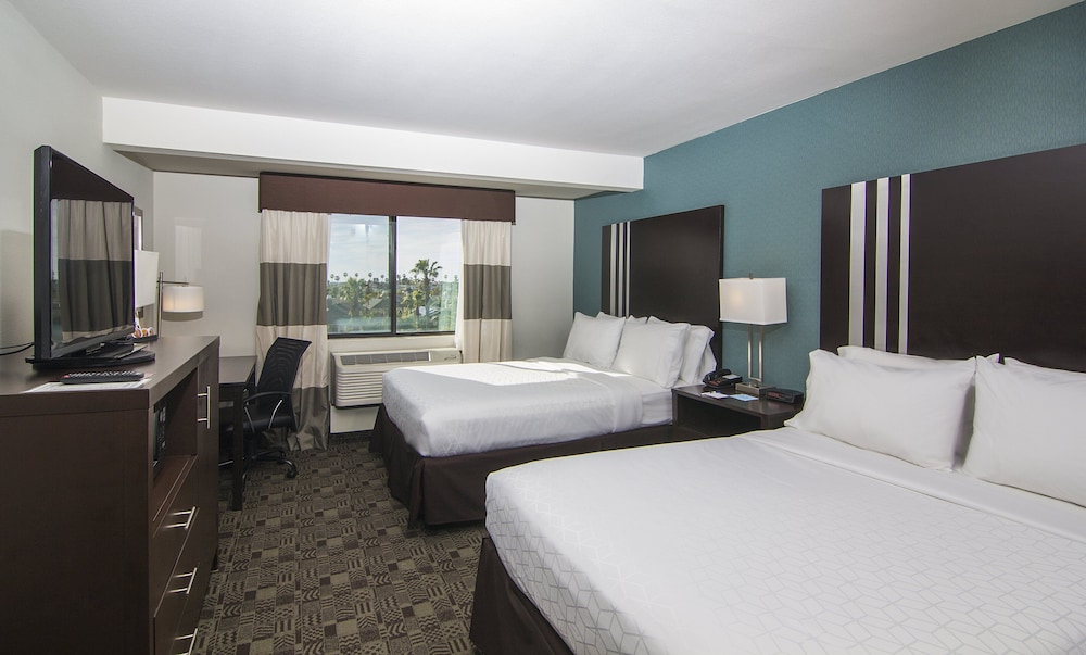 Holiday Inn Express Hotel & Suites Carlsbad Beach by IHG - photo 3