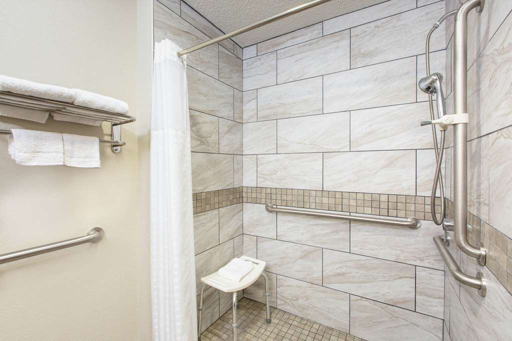 Days Inn & Suites by Wyndham Wisconsin Dells - photo 16