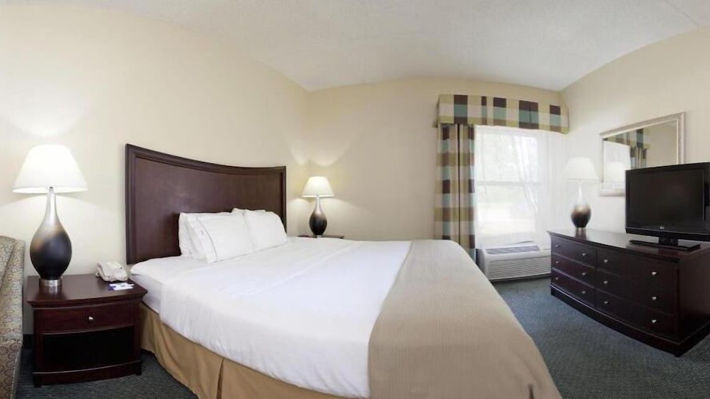 Holiday Inn Express Indianapolis Airport by IHG - photo 11