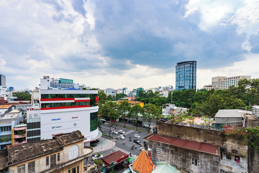 The Rixx Benthanhtower — 4-Star Luxury Hotel in Ho Chi Minh City, Vietnam