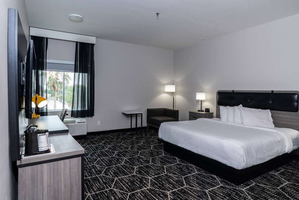 La Quinta Inn & Suites by Wyndham Corpus Christi Southeast - photo 27