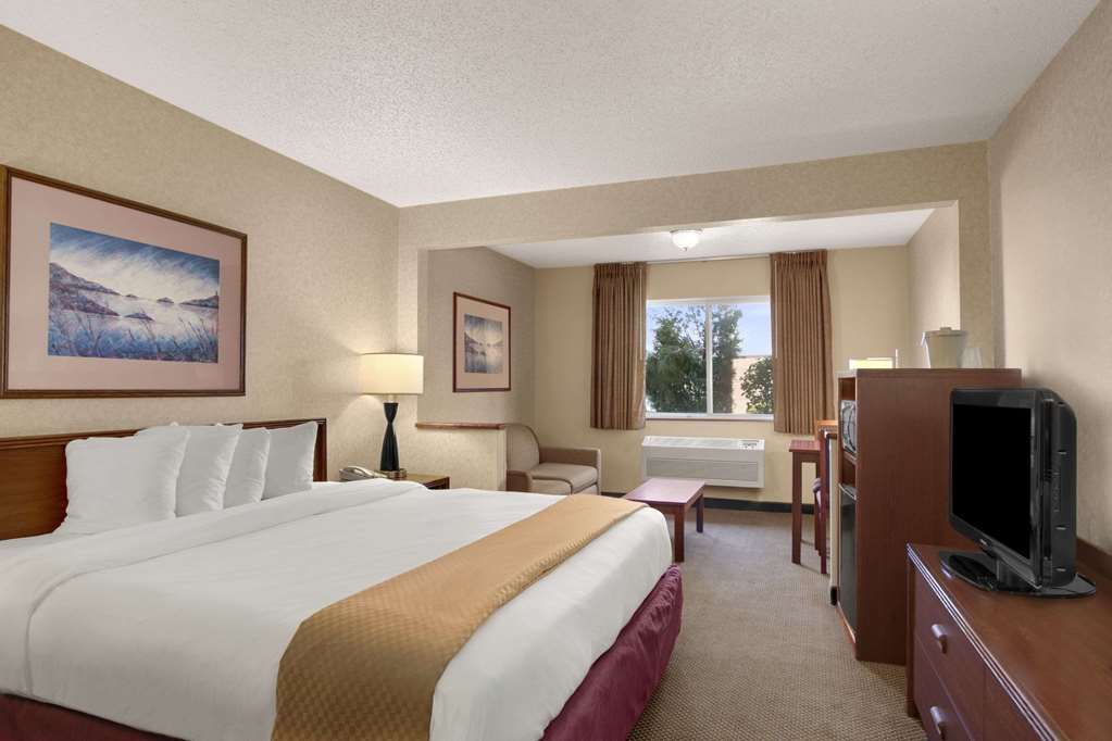 Baymont by Wyndham Golden Red Rocks - photo 17