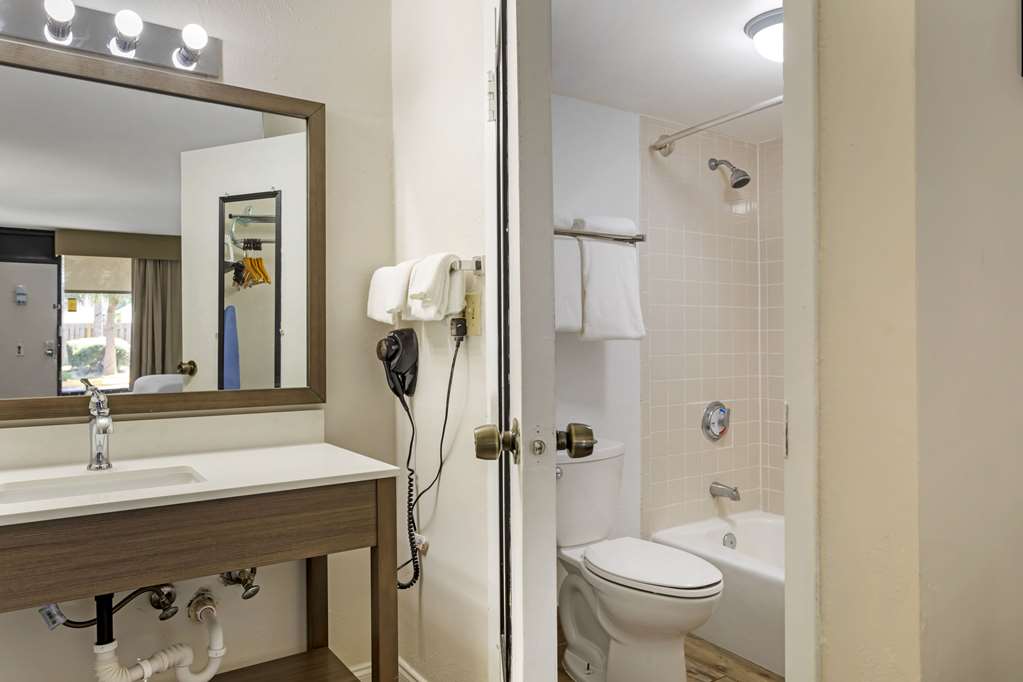Quality Inn & Suites St Augustine Beach Area - photo 11