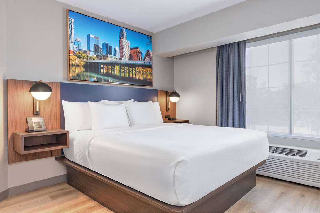 La Quinta Inn & Suites by Wyndham Dallas DFW Airport North - photo 37