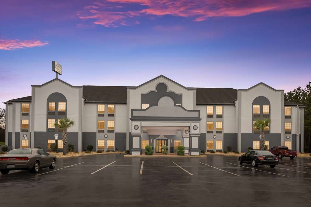 Best Western Bradbury Inn & Suites - photo 8
