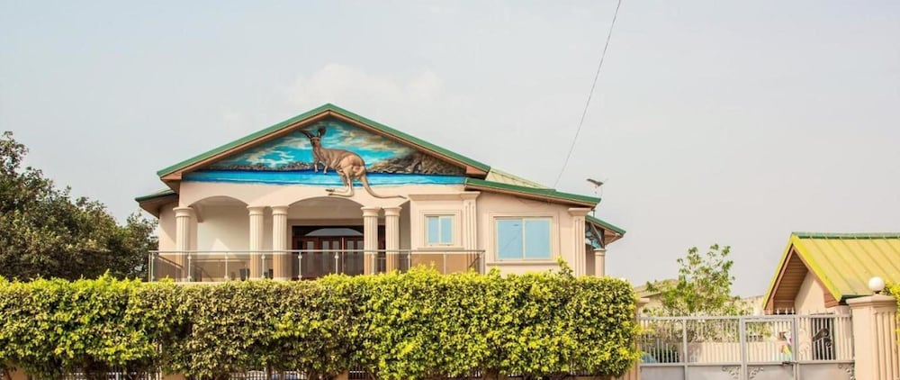 Zircon Hotel Gh - carbon neutral hotel in Accra