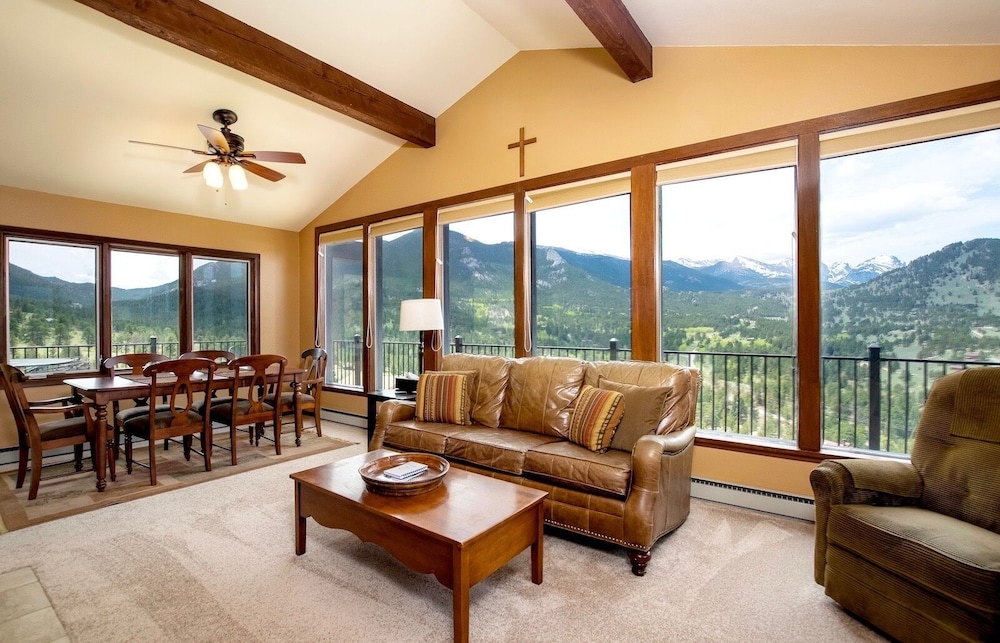 Kintzle Family Vacation At Windcliff 4 Bedroom Home by RedAwning — 4-Star Luxury Hotel in Estes Park, United States