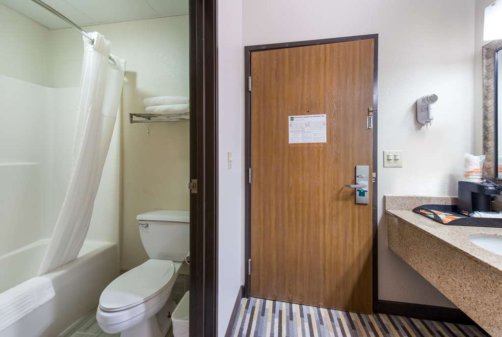 Quality Inn Michigan City South - photo 10