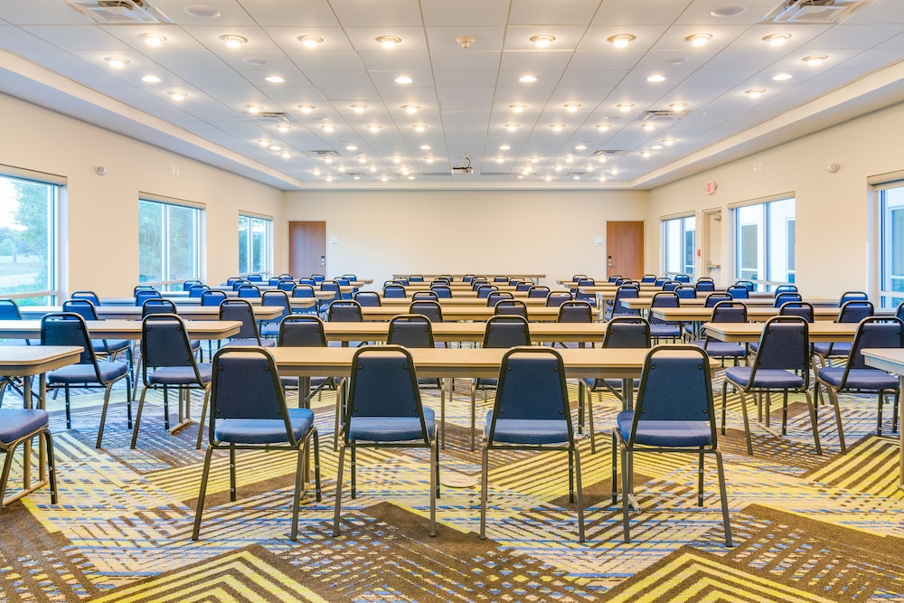 Holiday Inn Express & Suites Russellville by IHG - photo 37