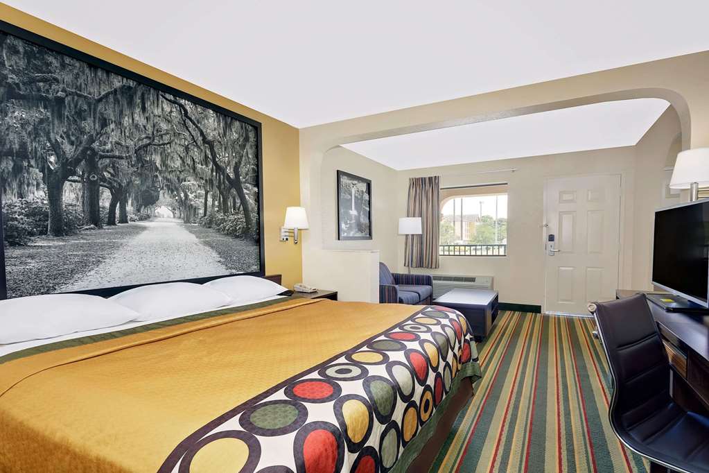 Super 8 by Wyndham Byron South Macon - photo 4