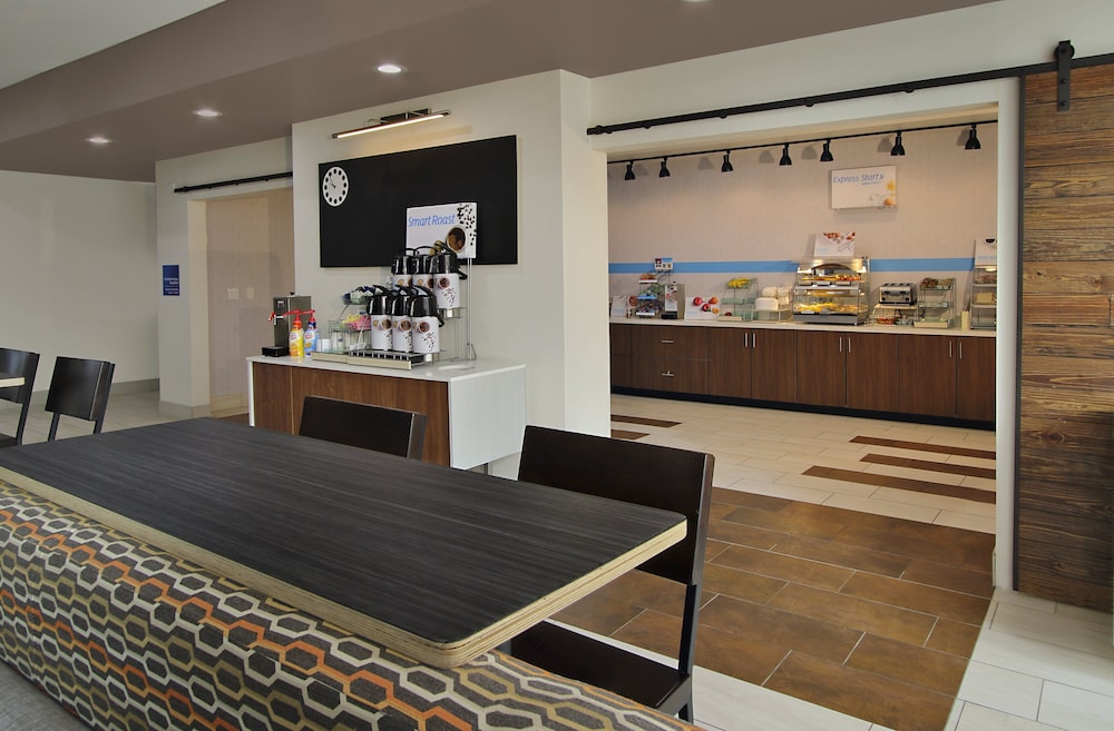 Holiday Inn Express & Suites Brookshire Katy Freeway by IHG - photo 22