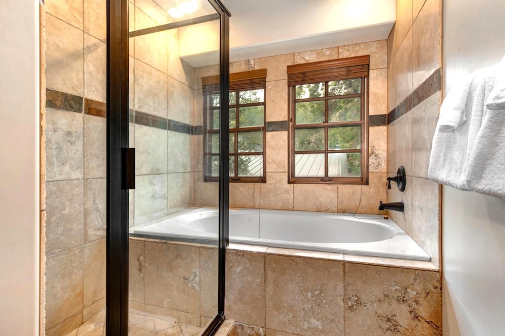 KBM Resorts Walk to Lifts and Main St Rent 1416 and 1418 Townhomes together Pri Hot tub PPS 1418 - photo 15